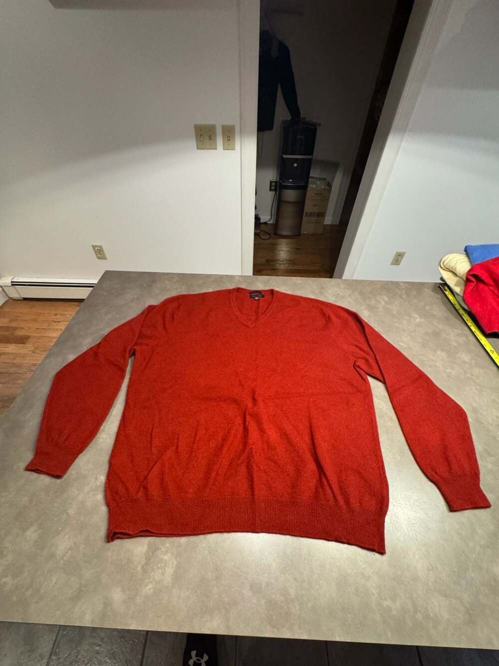 100% Fine Cashmere V-Neck Sweater Red